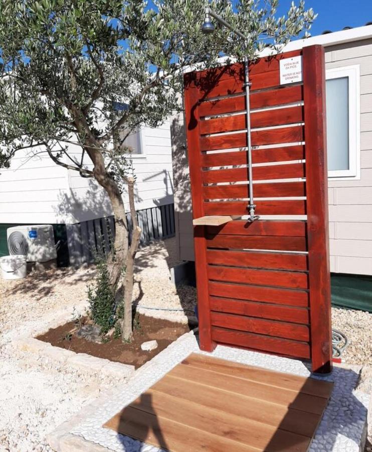 Mobile Homes Kamp Maslina, ビオグラード・ナ・モル エクステリア 写真