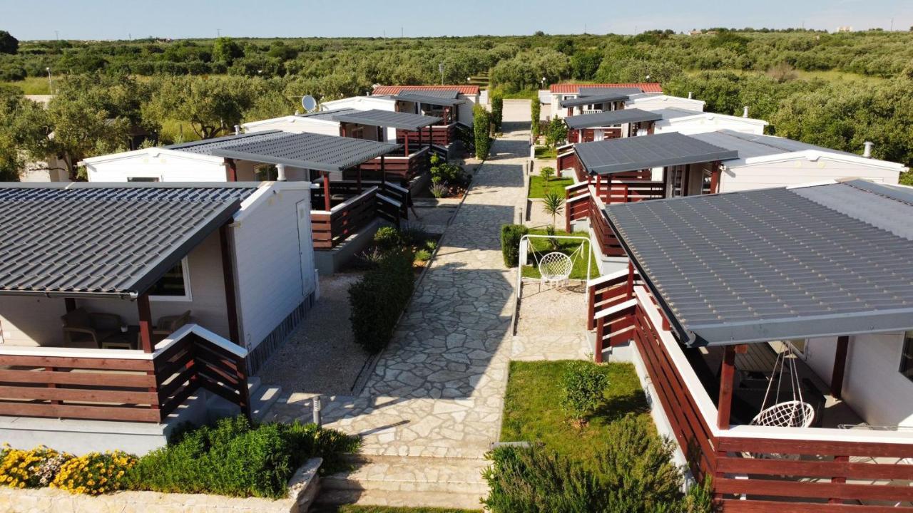 Mobile Homes Kamp Maslina, ビオグラード・ナ・モル エクステリア 写真